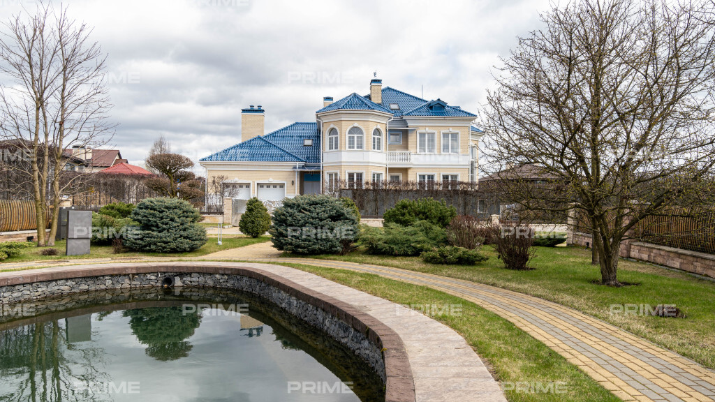 Сountry нouse with 6 bedrooms 945 m2 in village Millennium Park