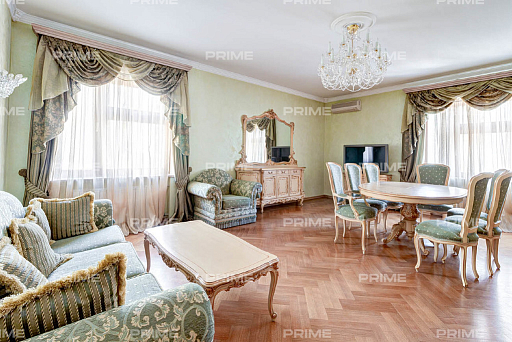 Apartment with 4 bedrooms 212 m2 in village ZHukovka-1, mnogokvartirnyj dom