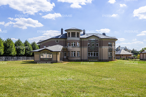 Сountry нouse with 5 bedrooms 1120 m2 in village Dubrovka