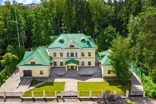 Сountry нouse with 4 bedrooms 540 m2 in village Povedniki
