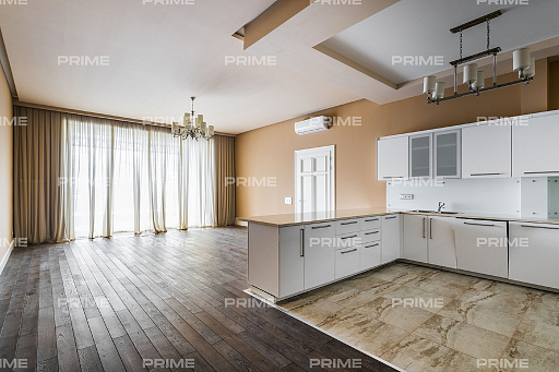 Apartment with 2 bedrooms 183 m2 in village Azarovo