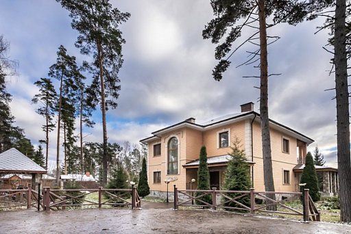 Сountry нouse with 4 bedrooms 450 m2 in village SNT Gorki-2