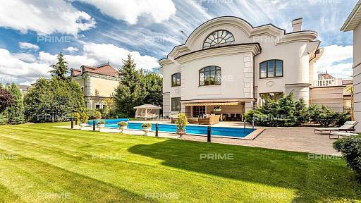 Сountry нouse with 4 bedrooms 654 m2 in village Novahovo