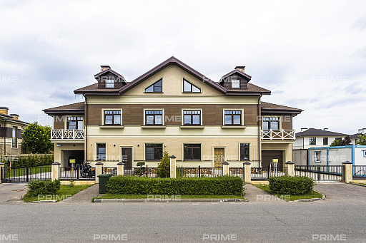 Duplex with 5 bedrooms 312 m2 in village Prozorovo