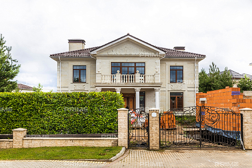 Сountry нouse with 4 bedrooms 359 m2 in village Renessans park