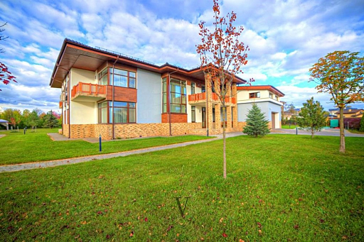 Сountry нouse with 4 bedrooms 715 m2 in village Millennium Park