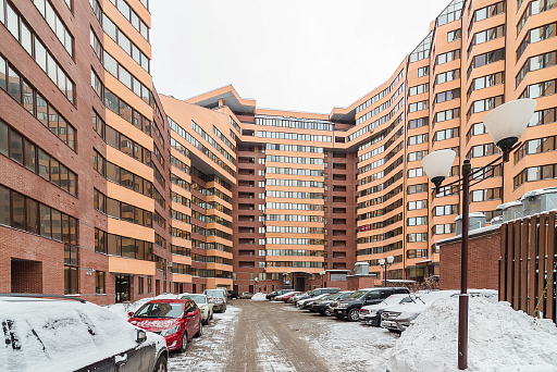 Apartment with 4 bedrooms 270 m2 in complex Smolenskaja zastava